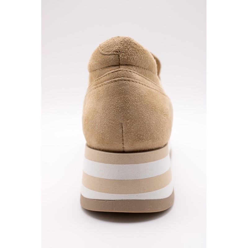 Mocassins femme Cloé 7.78.90/002 ajourés noisette