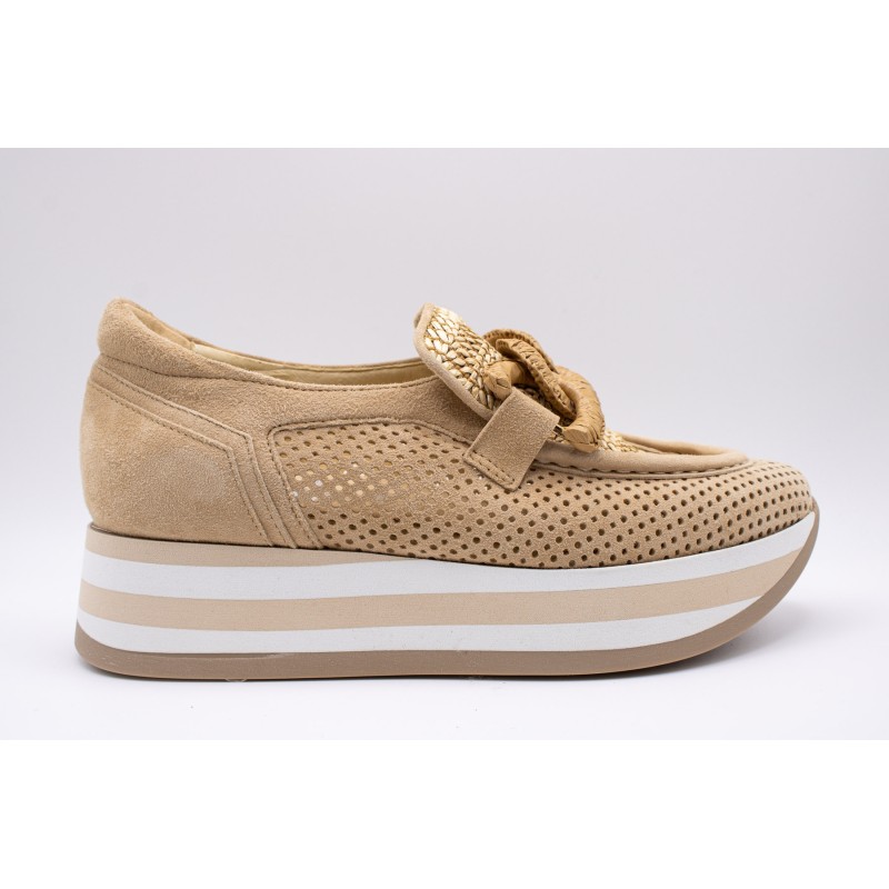 Mocassins femme Cloé 7.78.90/002 ajourés noisette