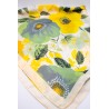 Foulard fluide à fleurs jaunes et vertes