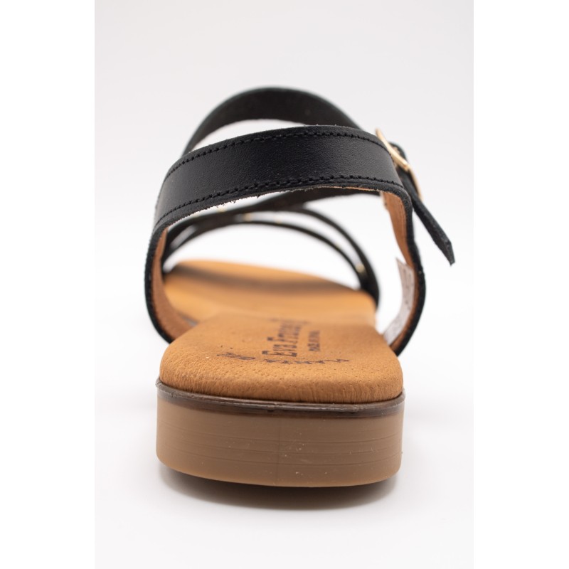Sandales plates noires cuir cloutées femme | Eva Frutos