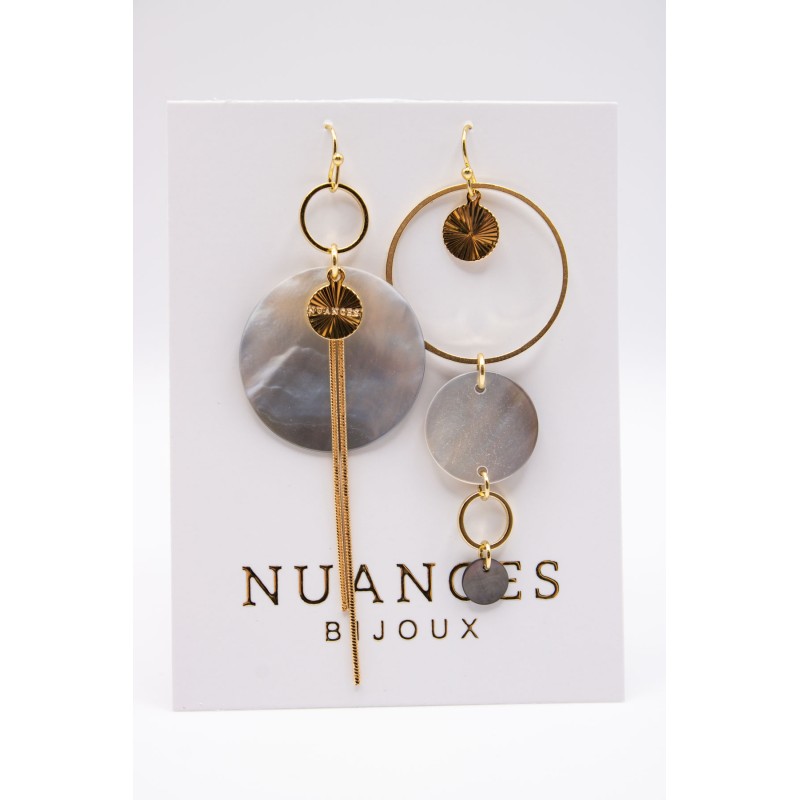 Boucles d'oreilles asymétriques dorées & nacre - NUANCES BIJOUX