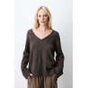 Pull Salvador chocolat femme oversize col V | Grace & Mila